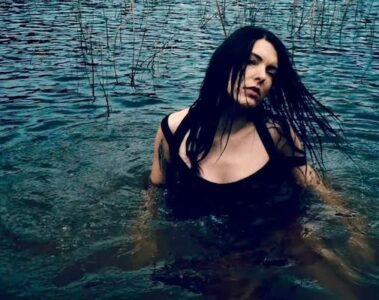 Anna Fleur Vagues Paranos