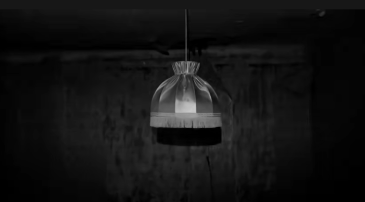 LES RUINES COULENT EN SILENCE ON TOURNE EN ROND